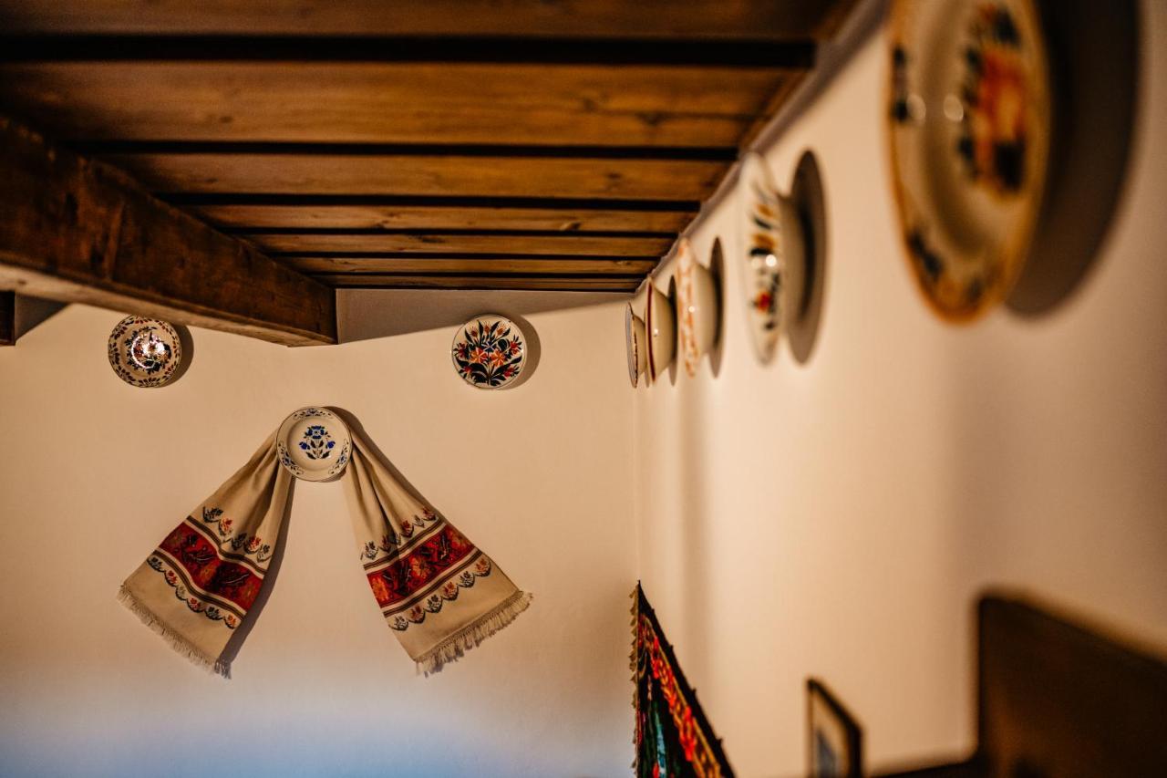 Ferienhaus Casa De Vacanta Veche- Pe Malul Lacului