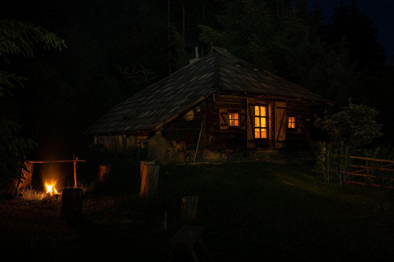 Casa De Vacanta Veche- Pe Malul Lacului Colibiţa