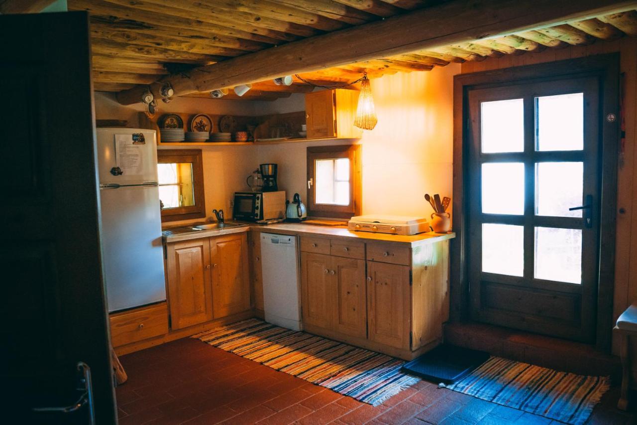 Casa De Vacanta Veche- Pe Malul Lacului *